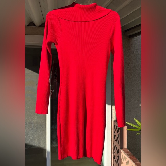 Red Dress - Picture 5 of 9